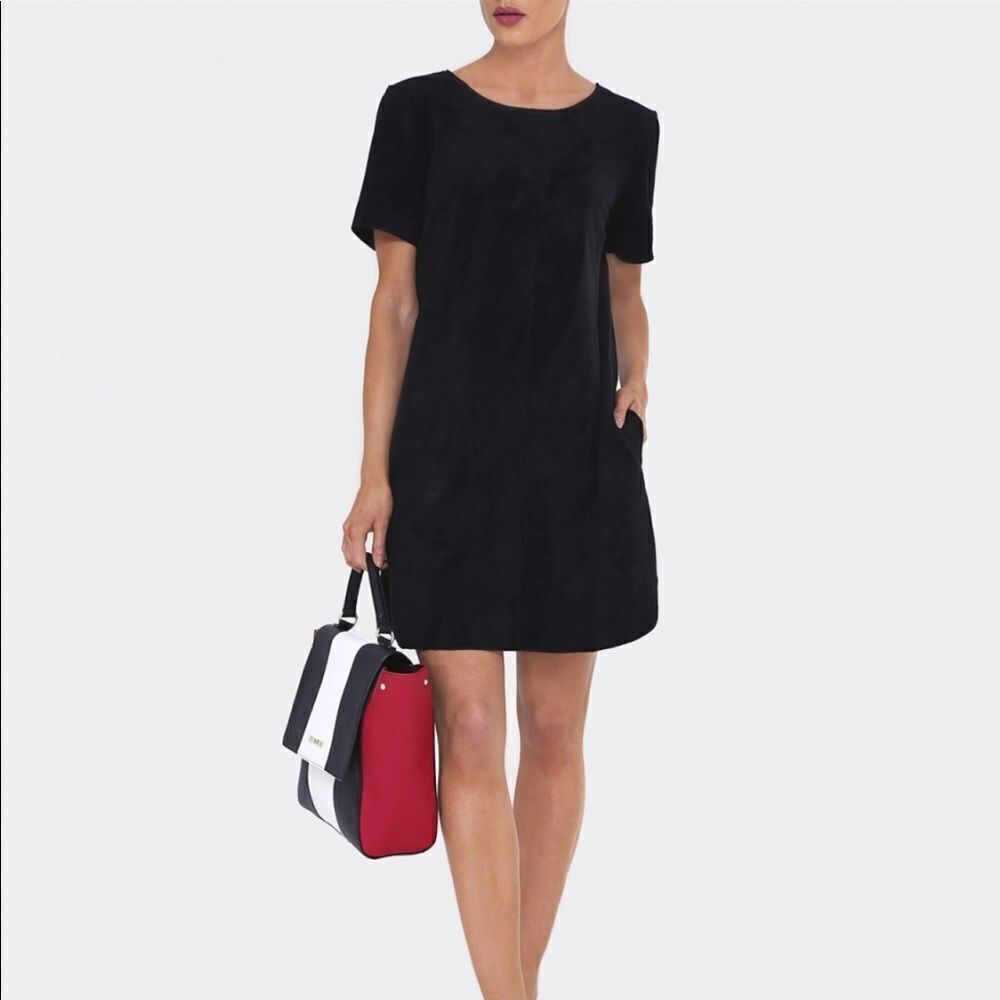 ✨ Velvet by Graham & Spencer T-shirt Dress✨